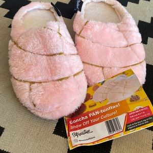 Concha slippers